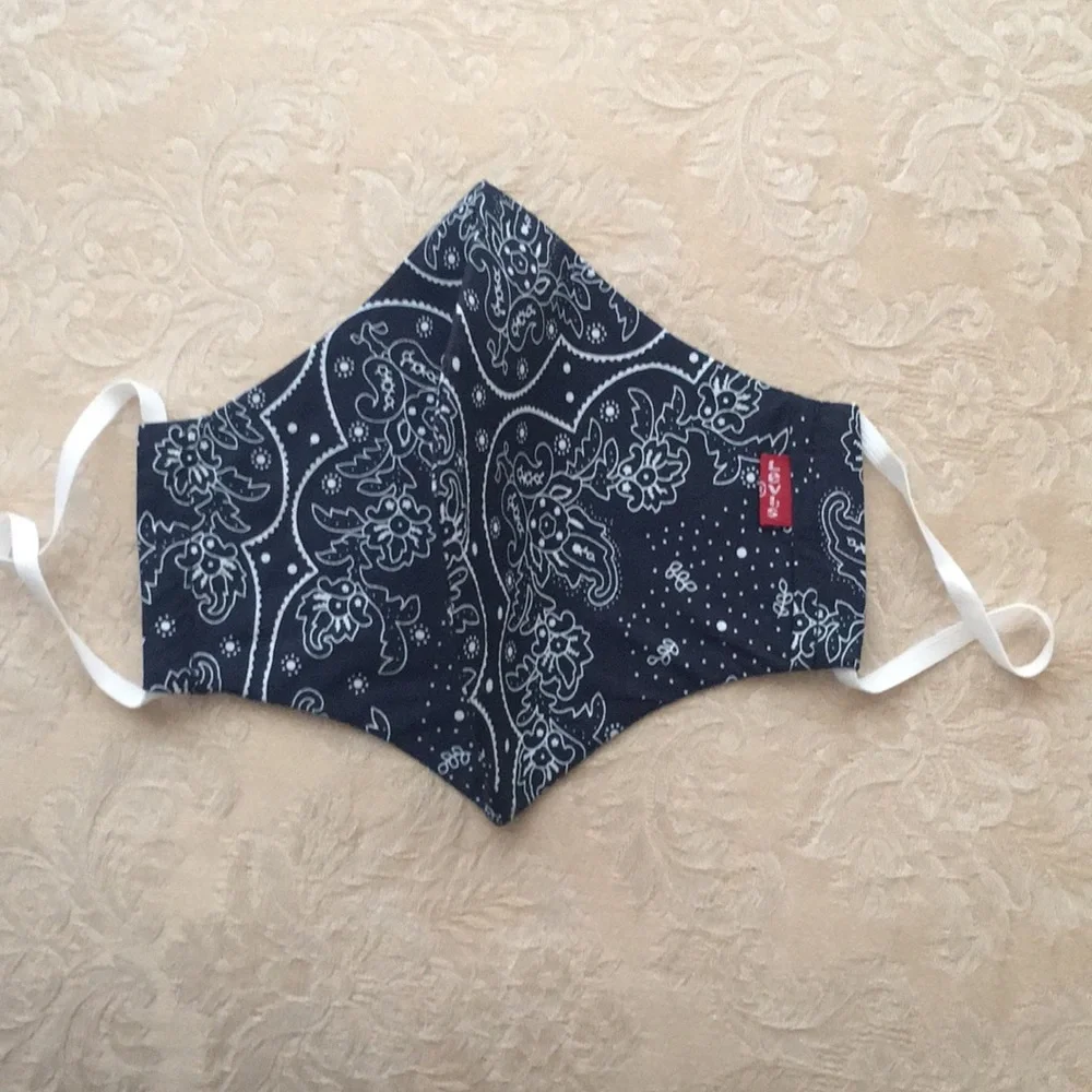 NEW Levi's Reusable Reversible Printed Face mask